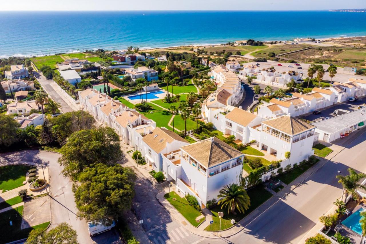 Beach Villa With Ocean View And Rooftop Cinema Guia  Luaran gambar